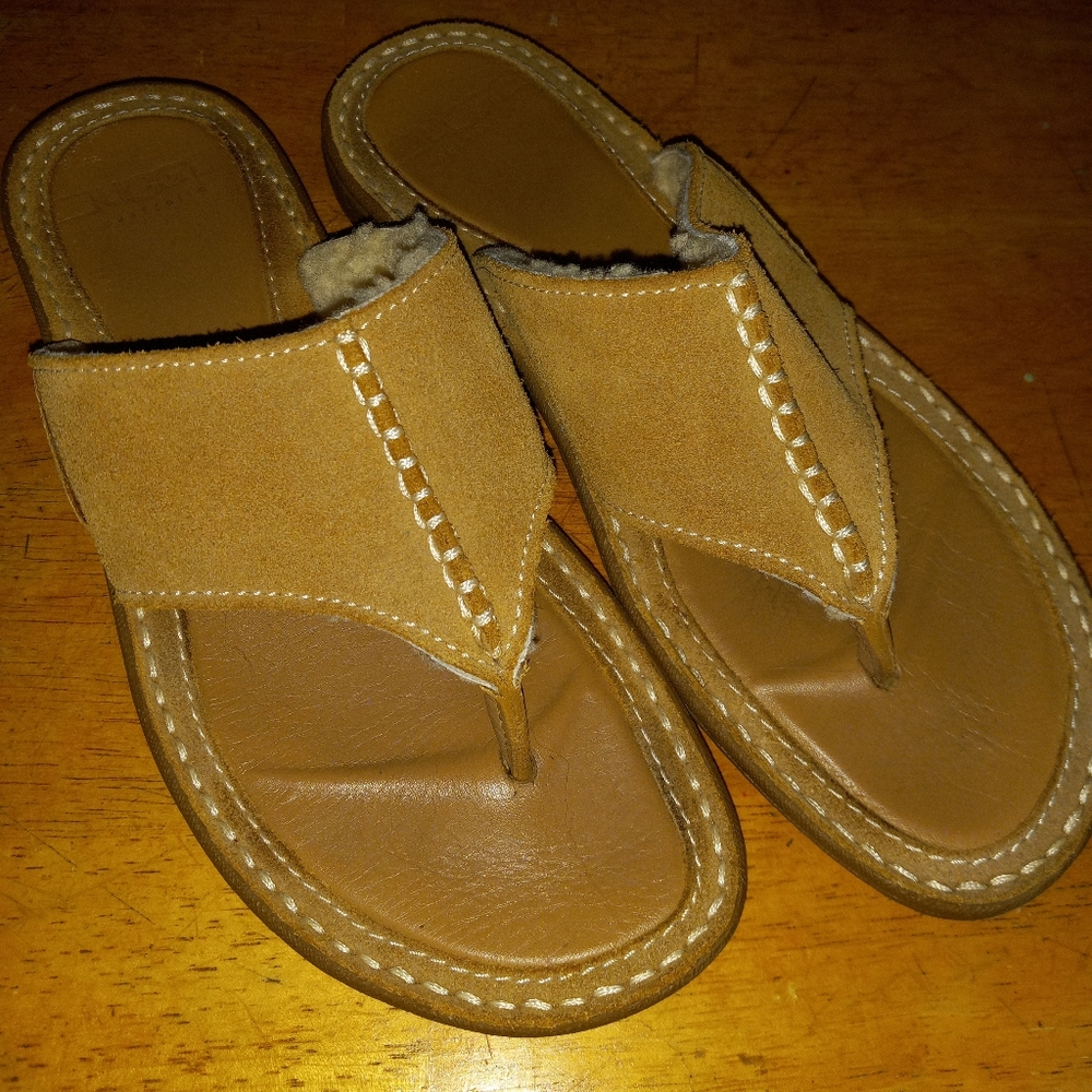 UGG SANDALS